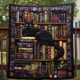 Inseguimento Felino sulla Libreria Coperta Trapuntata
